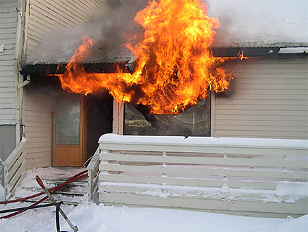 Under 2022 har det inträffat ett antal bränder i flerfamiljshus där branden startat, som så ofta, i mindre skala i en bostad för att sedan sprida sig till byggnadens vind. I ett av fallen startade branden på utsidan av byggnaden, men även i det fallet spred sig branden till vinden.