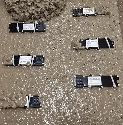 Mätning av relativ fuktighet, RF, i betong har tagit ett stort steg framåt med hjälp av trådlösa RF-prober som kan gjutas in direkt från start. I ett nyligen avslutat projekt vid avdelning Byggnadsmaterial vid Lunds tekniska högskola har ett mätsystem för RF i betong utvärderats [1].