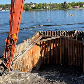 Genom användandet av 3-dimensionella beräkningsprogram kan stödkonstruktioner med lokala geometrier och relativt okomplicerade jordlagerföljder och geotekniska förutsättningar utföras på ett mer optimerat sätt, både gällande projektering och produktion.