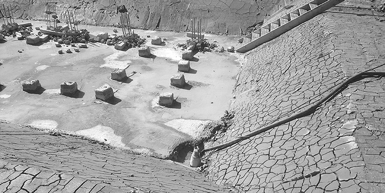 Schaktning är ett arbete med förhöjd risk. Sedan 2011 har det enligt Arbetsmiljöverkets statistik [1] inträffat elva dödsolyckor i samband med schaktningsarbeten.