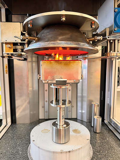 Den kritiska roll som test av brandpåverkan spelar för att säkerställa brandsäkerhet. Testning av brandpåverkan är avgörande för att bedöma hur material och system beter sig i de tidiga stadierna av en brand.