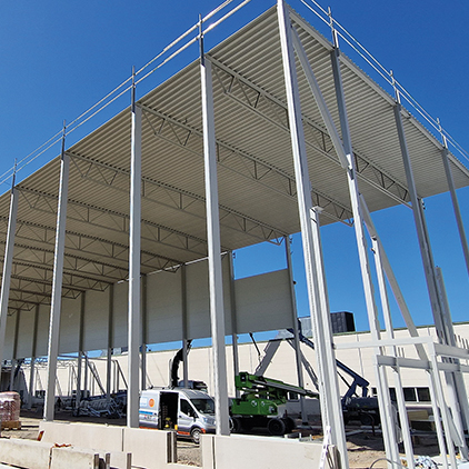 I och med EKS 10, försvann undantaget som angav att det var tillåtet att stabilisera en brandcellsgräns med ett oklassat yttertak. Redan då noterades att det skulle skapa utmaningar då byggpraxis var otroligt väl inarbetad och vägen framåt var högst oklar.